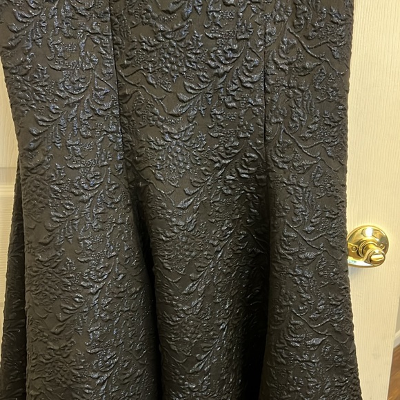 Gown - Picture 3 of 8